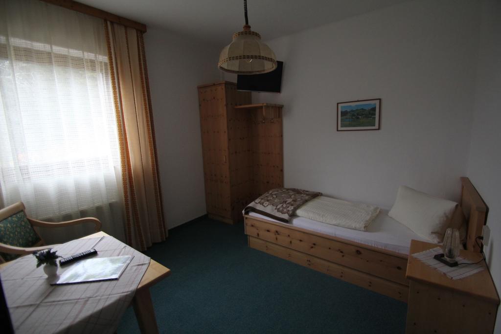 Pension Hubertushof Beim Roemerbad Бад Кляйнкирххайм Экстерьер фото