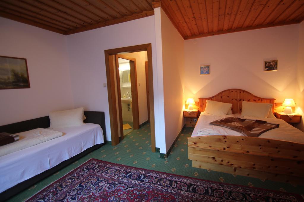 Pension Hubertushof Beim Roemerbad Бад Кляйнкирххайм Экстерьер фото