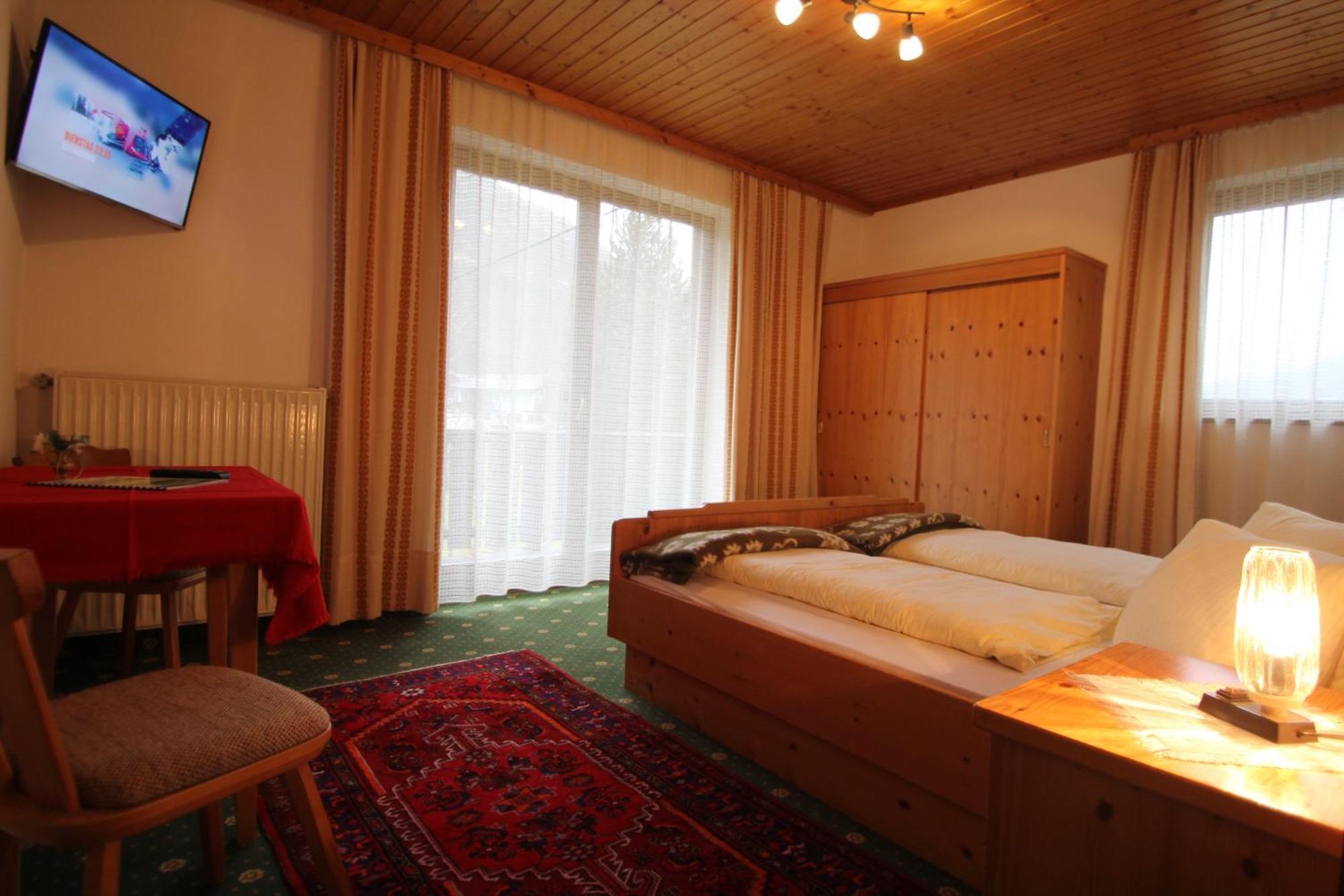 Pension Hubertushof Beim Roemerbad Бад Кляйнкирххайм Экстерьер фото